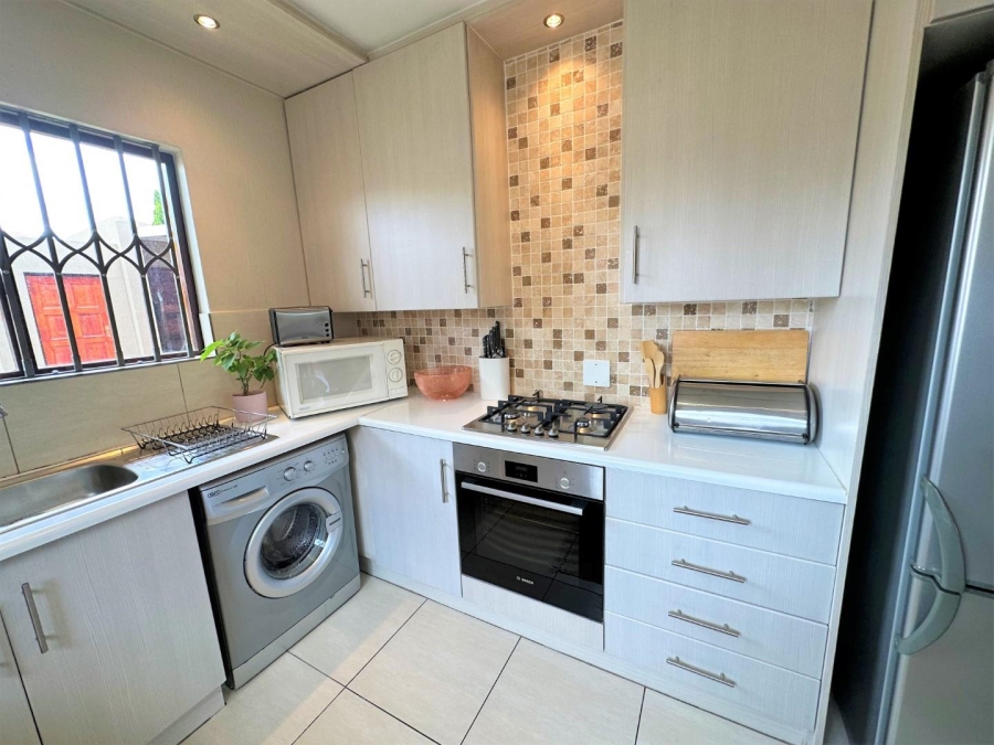 To Let 2 Bedroom Property for Rent in North Riding Gauteng