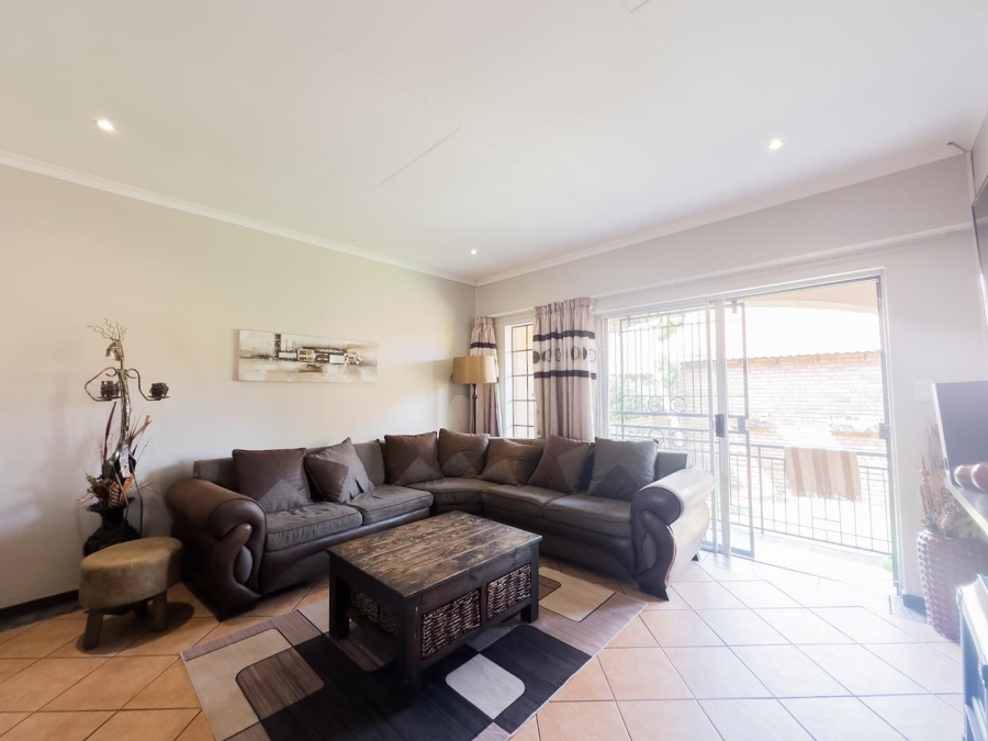 To Let 2 Bedroom Property for Rent in Mooikloof Ridge Gauteng
