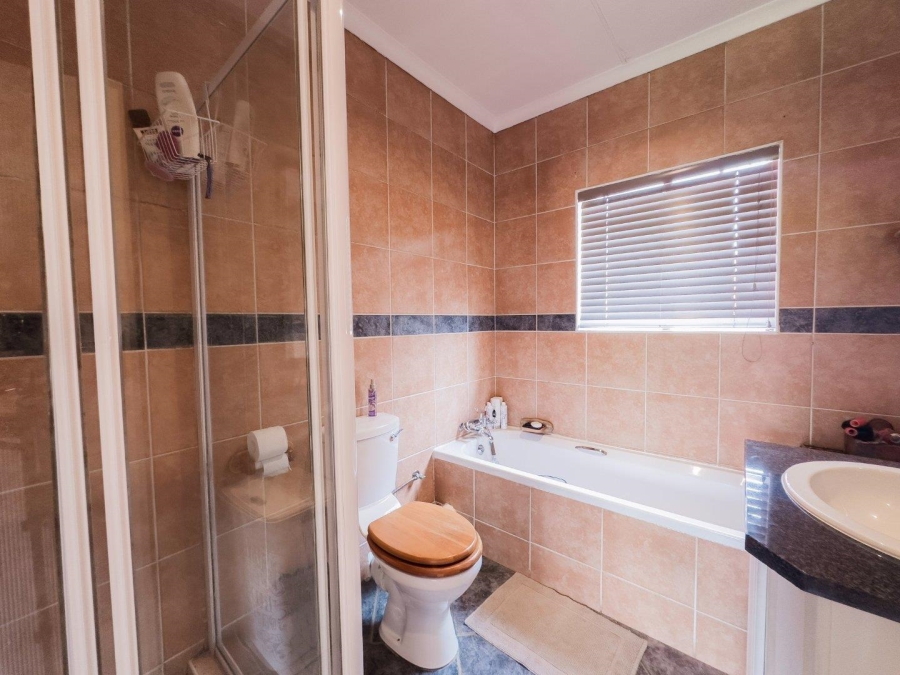 To Let 2 Bedroom Property for Rent in Mooikloof Ridge Gauteng