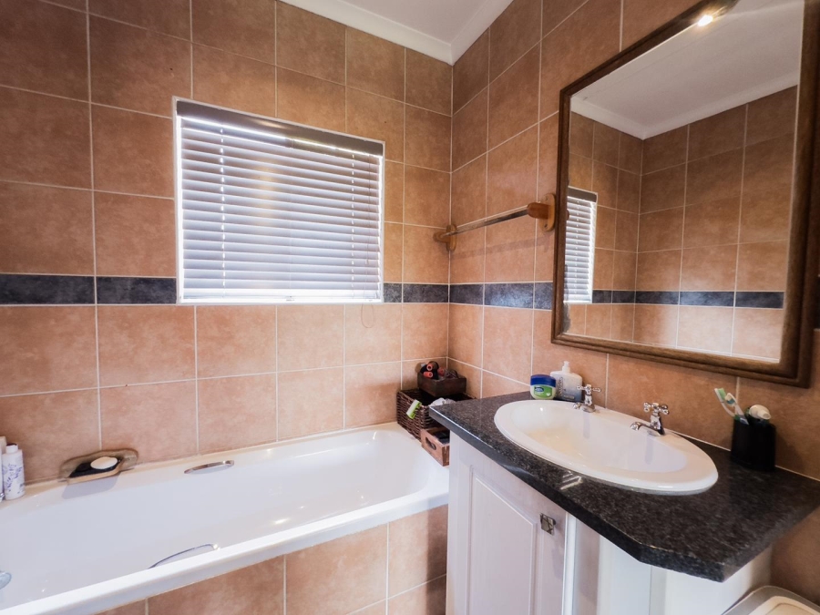 To Let 2 Bedroom Property for Rent in Mooikloof Ridge Gauteng