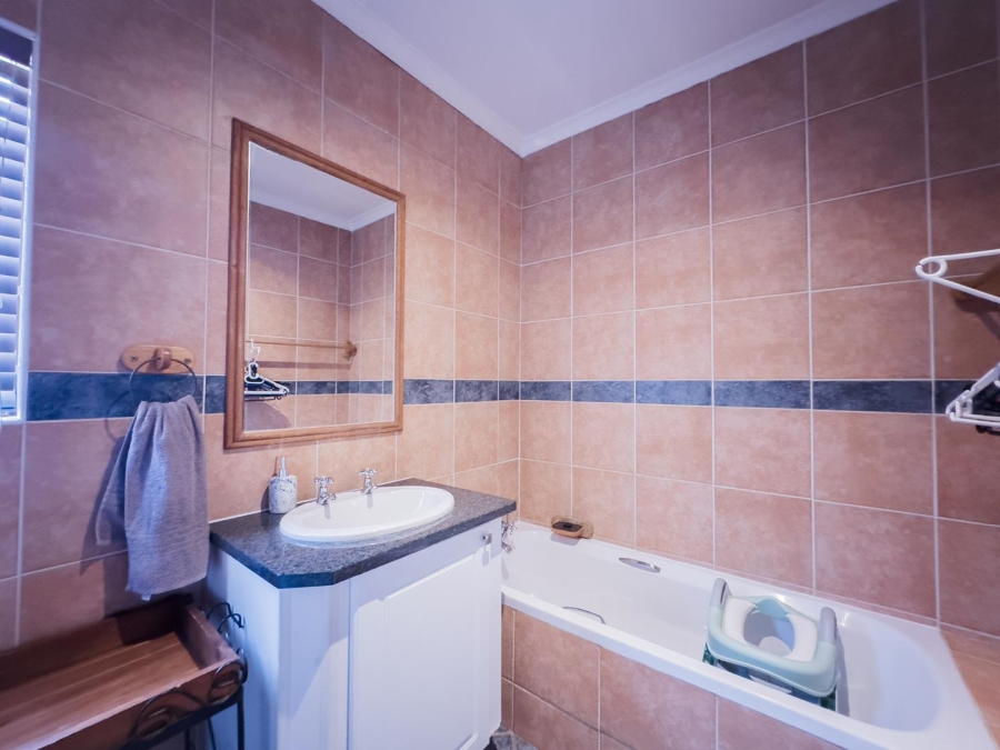 To Let 2 Bedroom Property for Rent in Mooikloof Ridge Gauteng