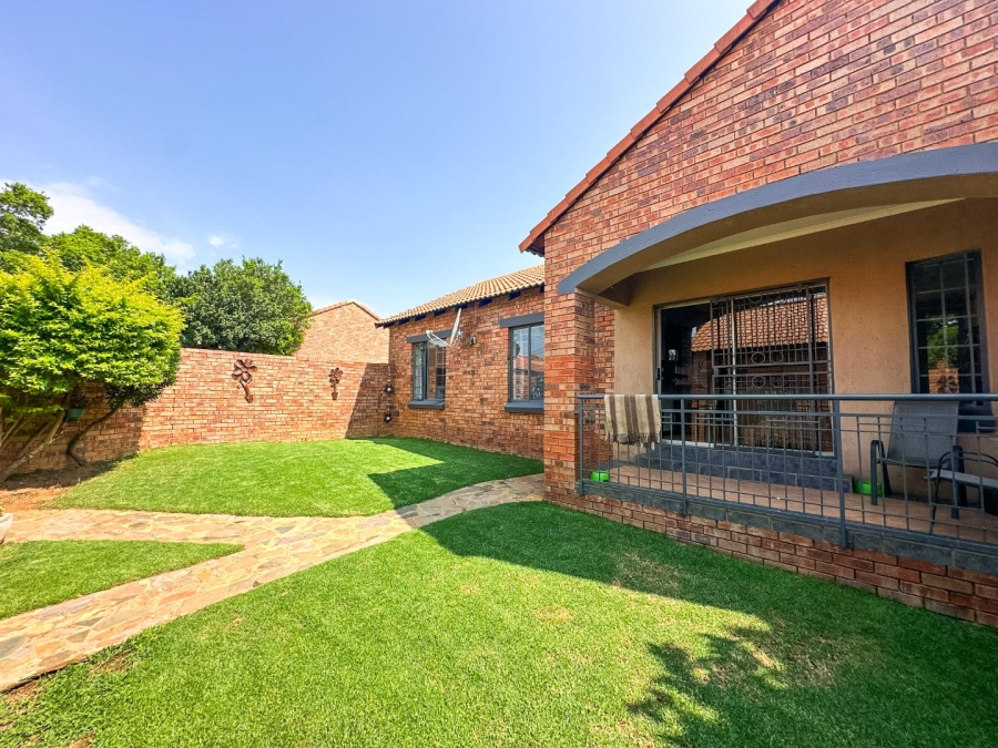 To Let 2 Bedroom Property for Rent in Mooikloof Ridge Gauteng