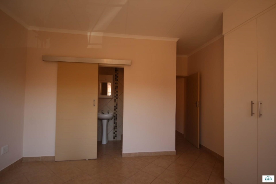 To Let 3 Bedroom Property for Rent in Olympus Gauteng