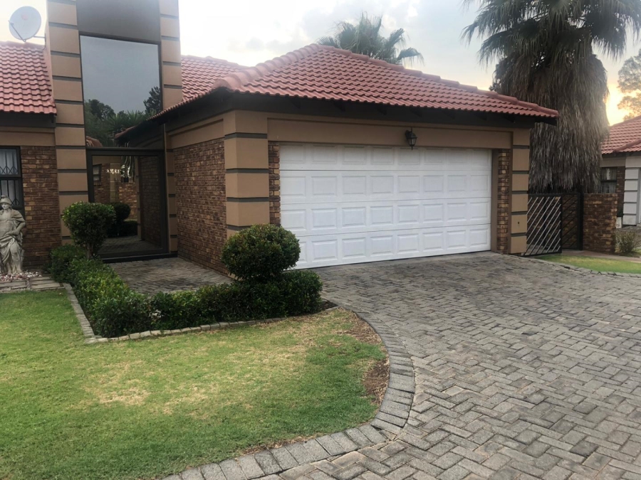 To Let 3 Bedroom Property for Rent in Brackenhurst Gauteng