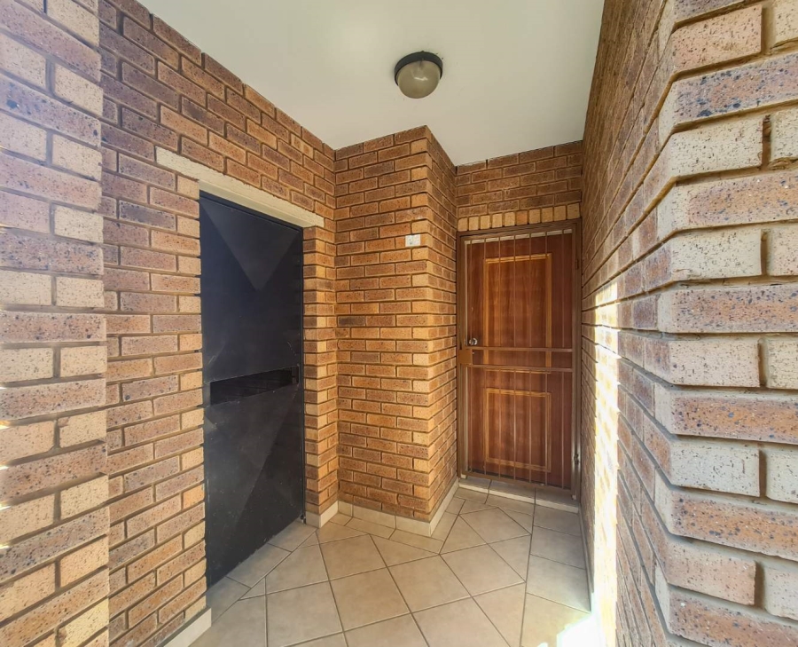 To Let 2 Bedroom Property for Rent in Hazeldean Gauteng