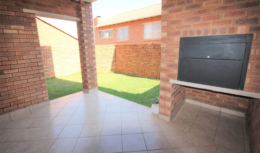 To Let 2 Bedroom Property for Rent in Hazeldean Gauteng
