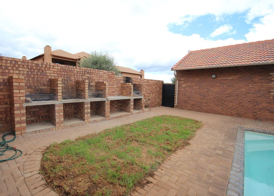 To Let 2 Bedroom Property for Rent in Hazeldean Gauteng