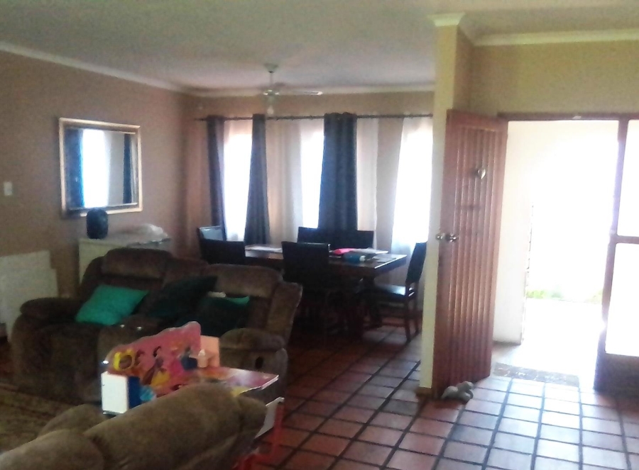 To Let 4 Bedroom Property for Rent in Magalieskruin Gauteng