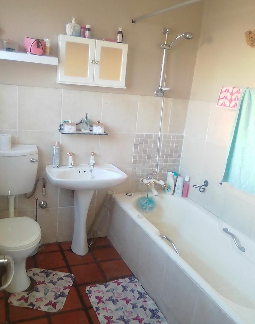 To Let 4 Bedroom Property for Rent in Magalieskruin Gauteng