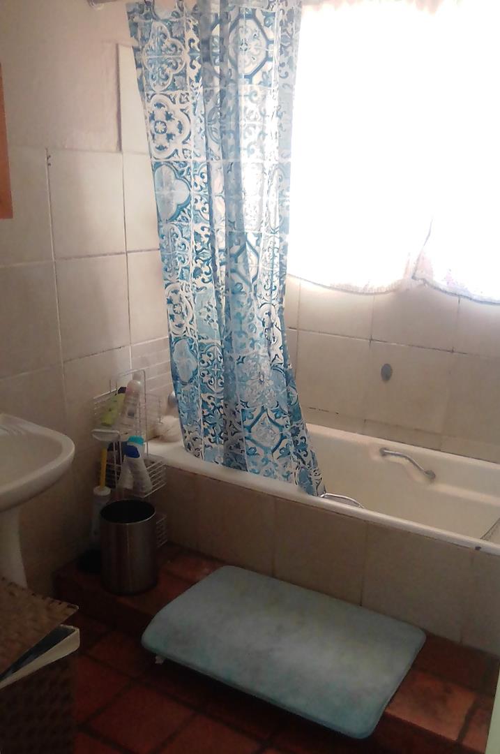 To Let 4 Bedroom Property for Rent in Magalieskruin Gauteng