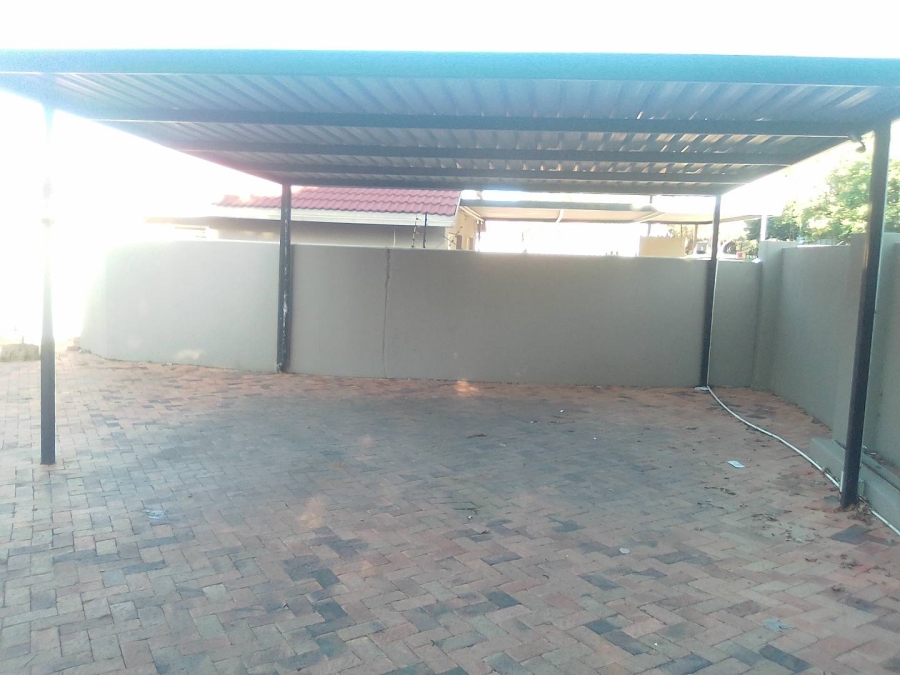 To Let 4 Bedroom Property for Rent in Magalieskruin Gauteng