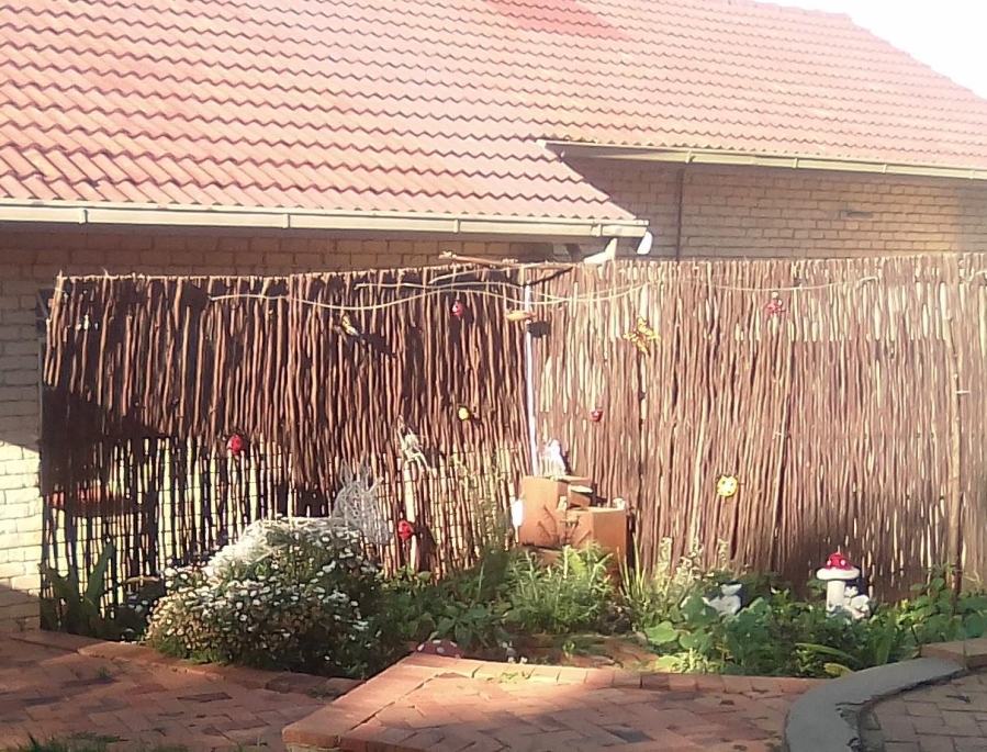 To Let 4 Bedroom Property for Rent in Magalieskruin Gauteng