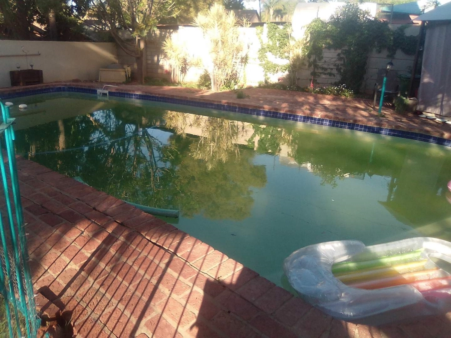 To Let 4 Bedroom Property for Rent in Magalieskruin Gauteng