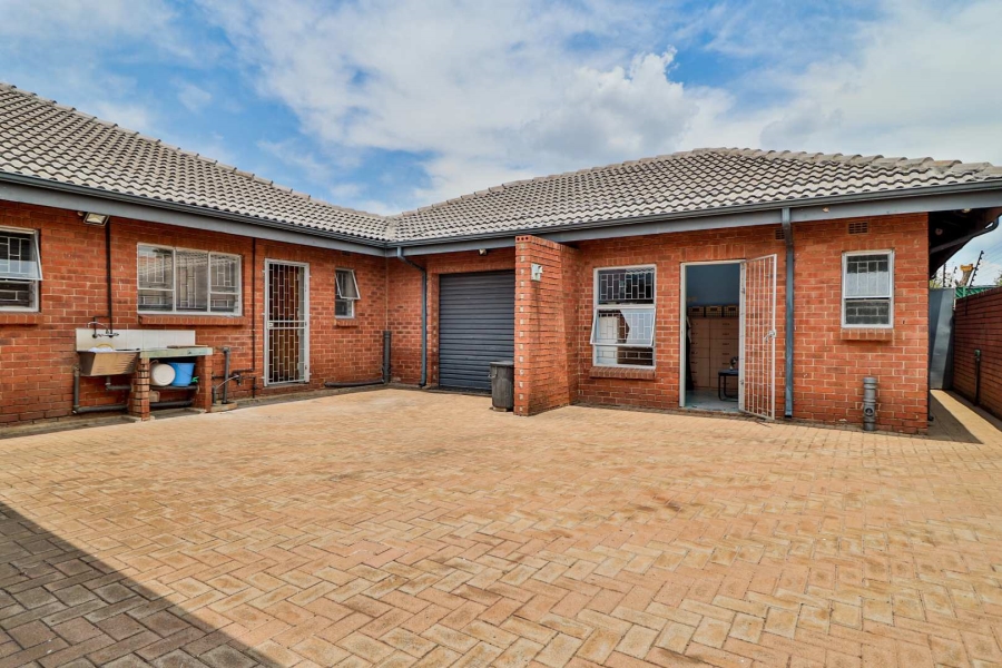 4 Bedroom Property for Sale in Bakerton Gauteng