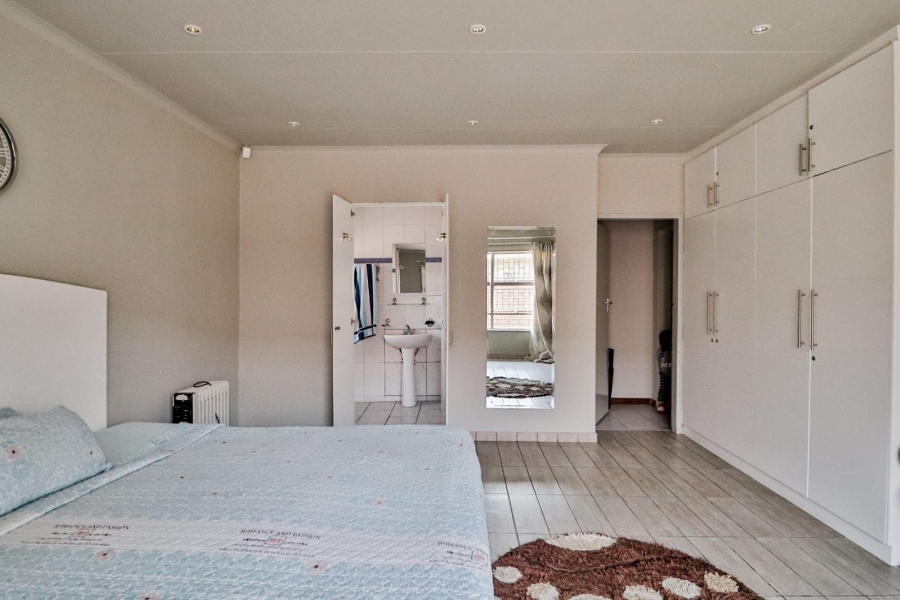 4 Bedroom Property for Sale in Bakerton Gauteng