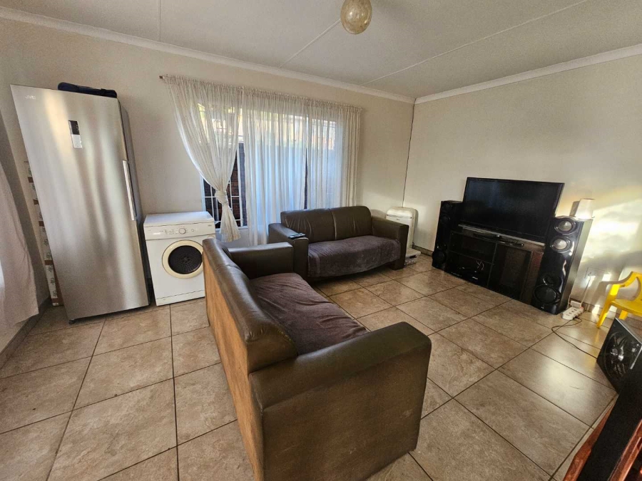 To Let 3 Bedroom Property for Rent in Mountain View Gauteng