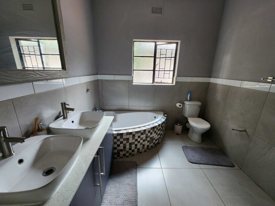 To Let 4 Bedroom Property for Rent in Rietondale Gauteng