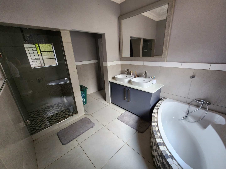 To Let 4 Bedroom Property for Rent in Rietondale Gauteng