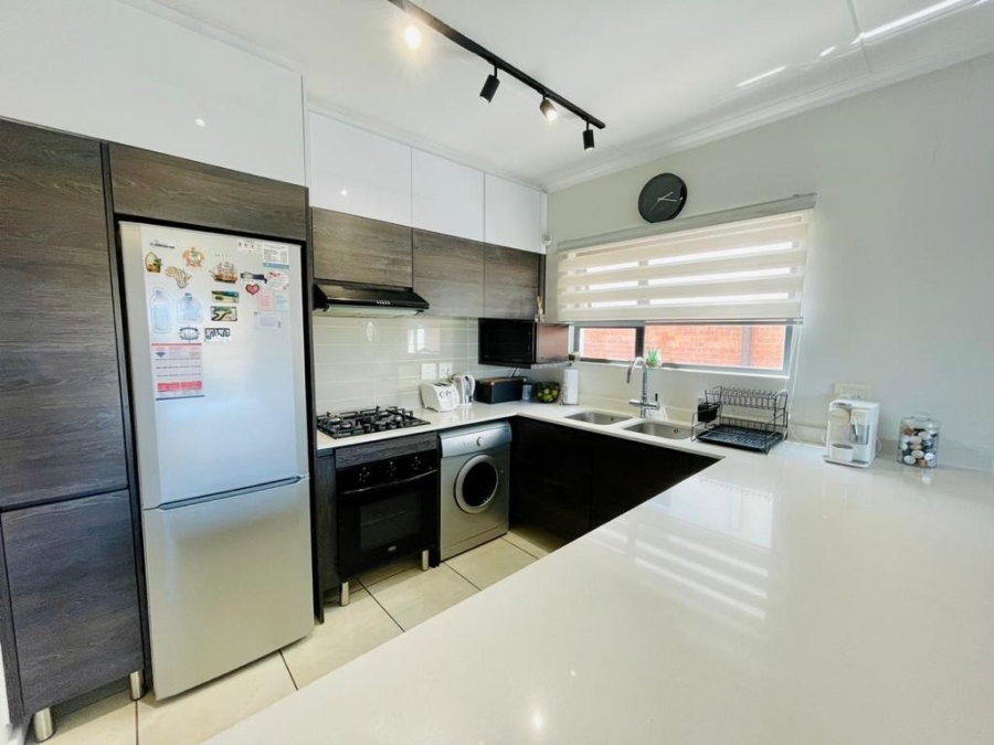 2 Bedroom Property for Sale in Oakdene Gauteng