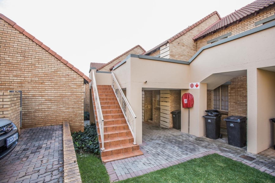 To Let 2 Bedroom Property for Rent in Mooikloof Ridge Gauteng