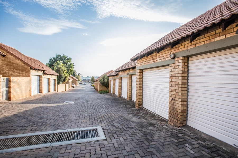 To Let 2 Bedroom Property for Rent in Mooikloof Ridge Gauteng