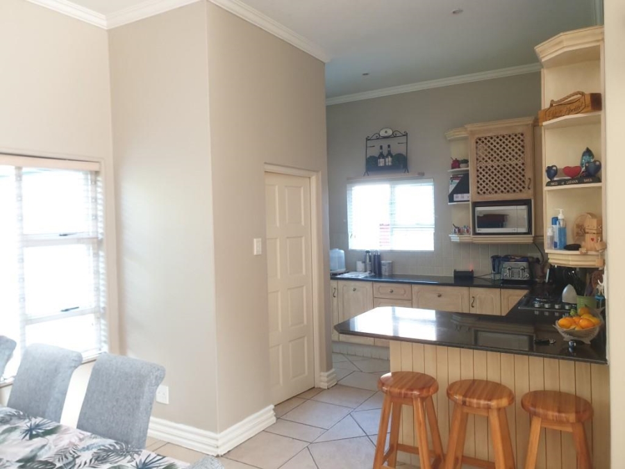 To Let 4 Bedroom Property for Rent in Atholl Gauteng