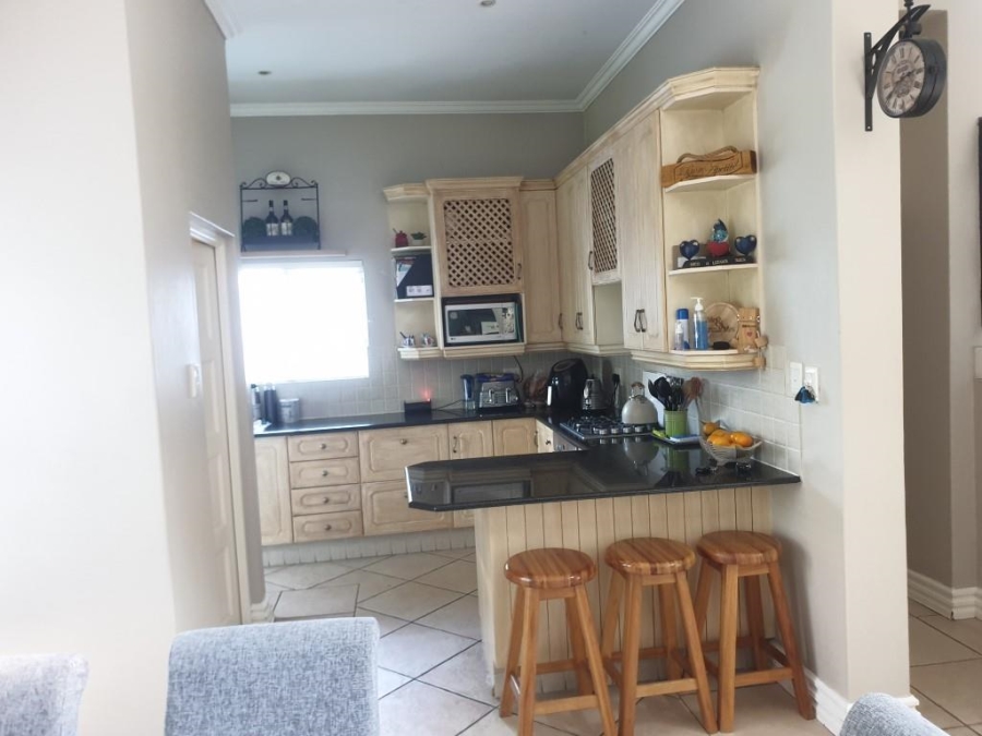 To Let 4 Bedroom Property for Rent in Atholl Gauteng