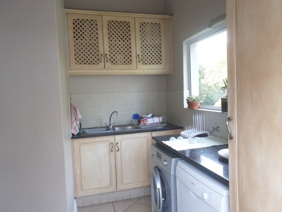 To Let 4 Bedroom Property for Rent in Atholl Gauteng