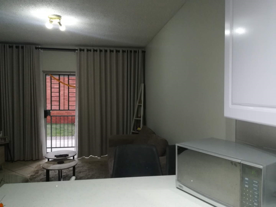 To Let 2 Bedroom Property for Rent in Die Hoewes Gauteng