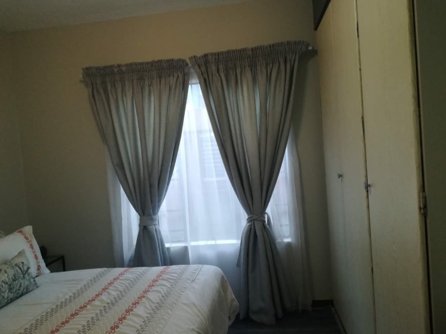 To Let 2 Bedroom Property for Rent in Die Hoewes Gauteng