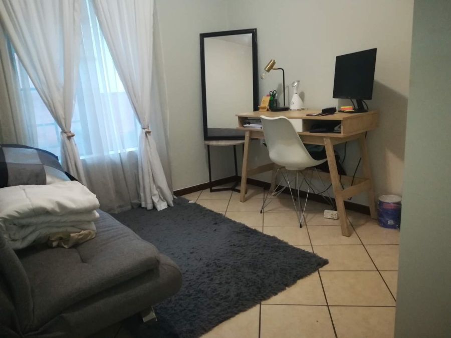 To Let 2 Bedroom Property for Rent in Die Hoewes Gauteng