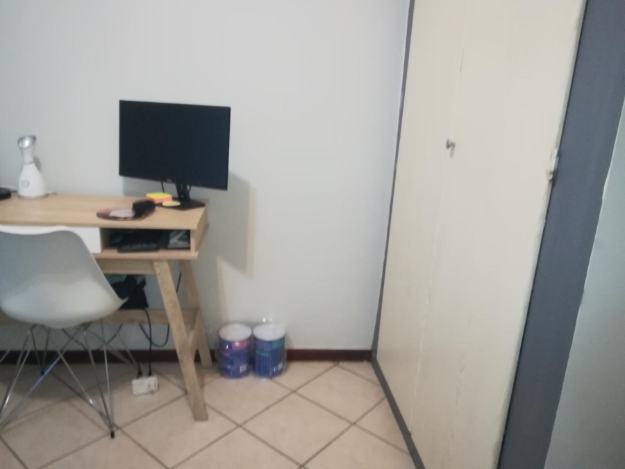 To Let 2 Bedroom Property for Rent in Die Hoewes Gauteng