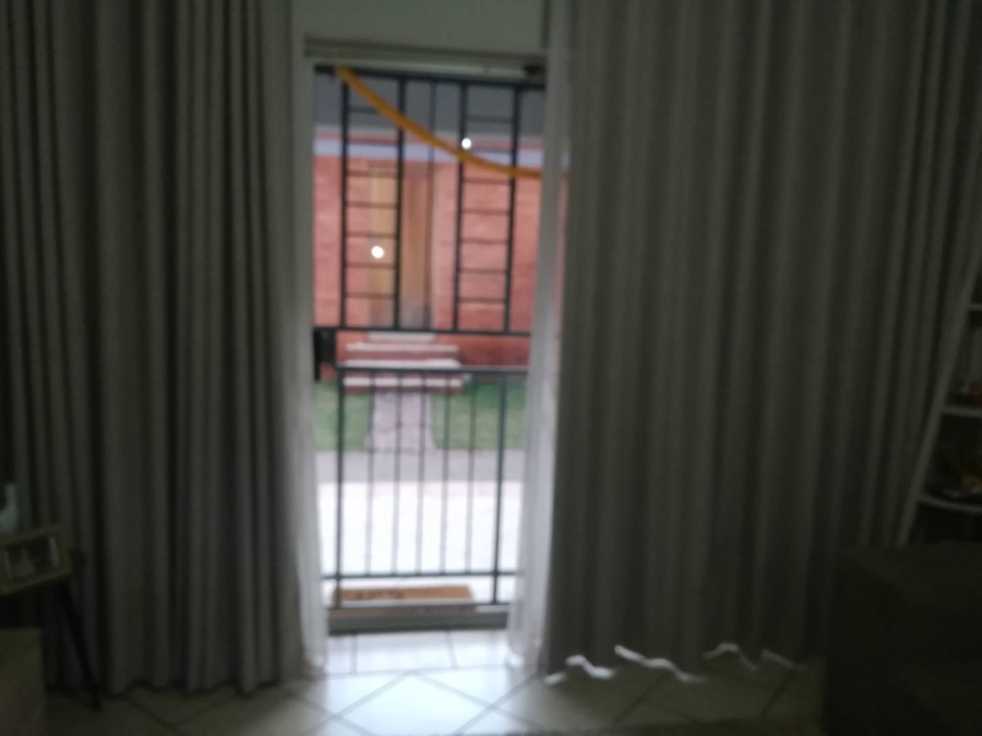 To Let 2 Bedroom Property for Rent in Die Hoewes Gauteng