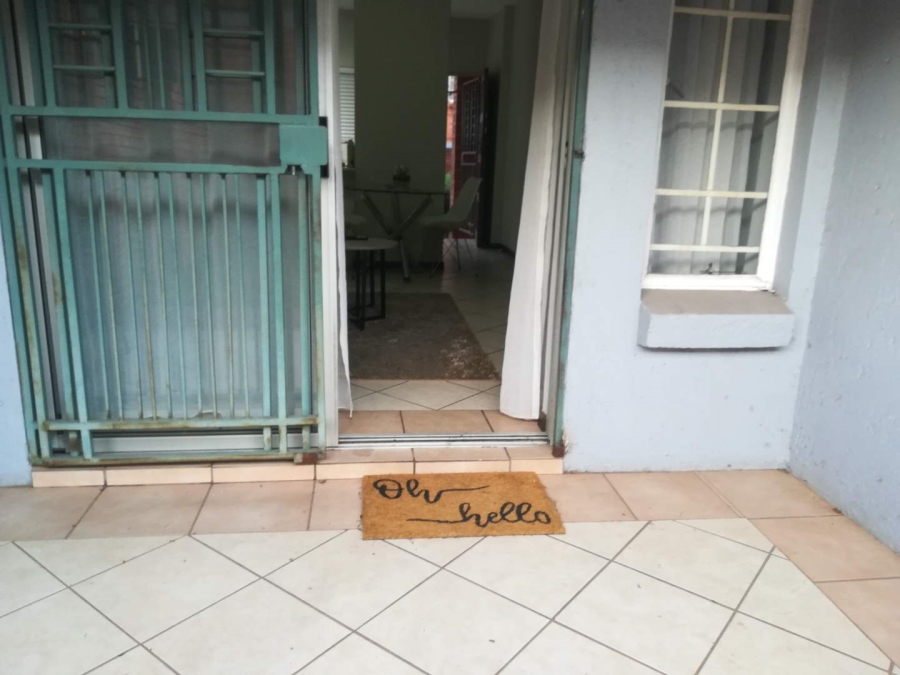 To Let 2 Bedroom Property for Rent in Die Hoewes Gauteng