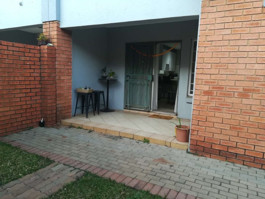 To Let 2 Bedroom Property for Rent in Die Hoewes Gauteng