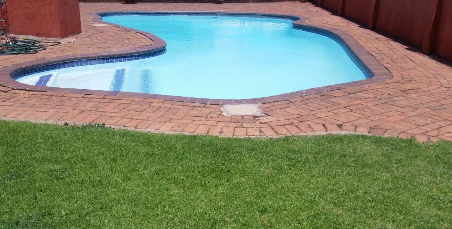 To Let 3 Bedroom Property for Rent in Brackenhurst Gauteng