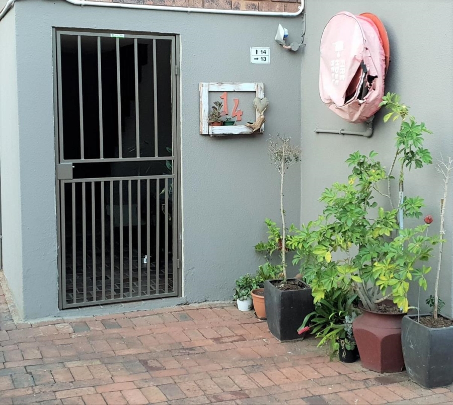 To Let 3 Bedroom Property for Rent in Brackenhurst Gauteng