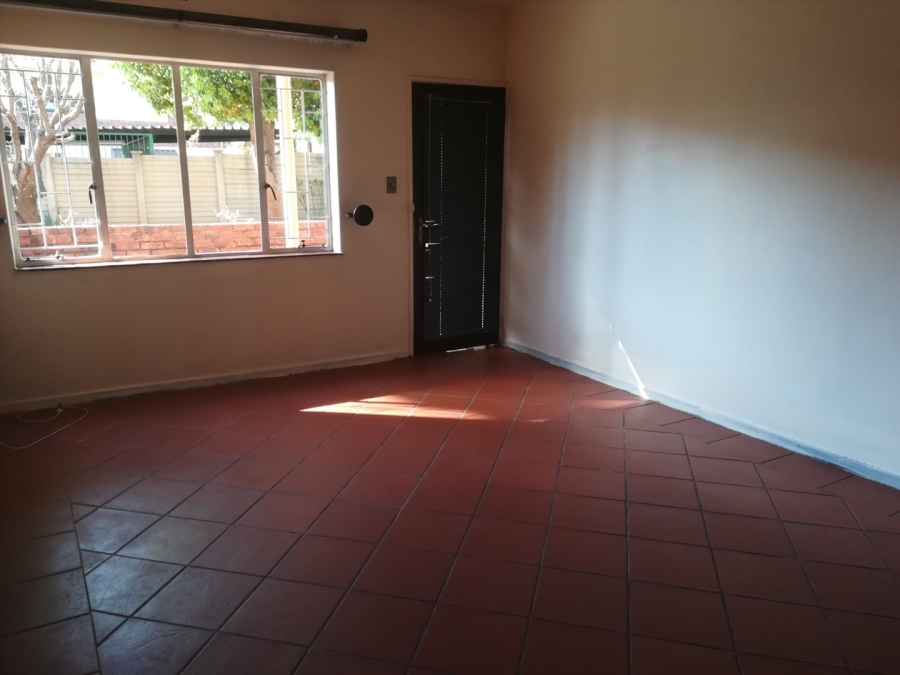 To Let 2 Bedroom Property for Rent in Lyttelton Manor Gauteng