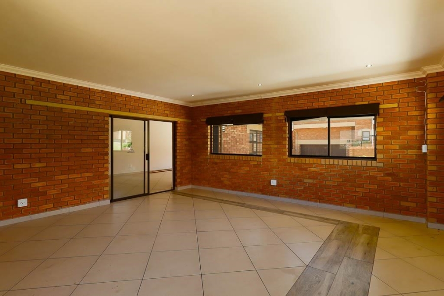 To Let 3 Bedroom Property for Rent in Olympus Gauteng