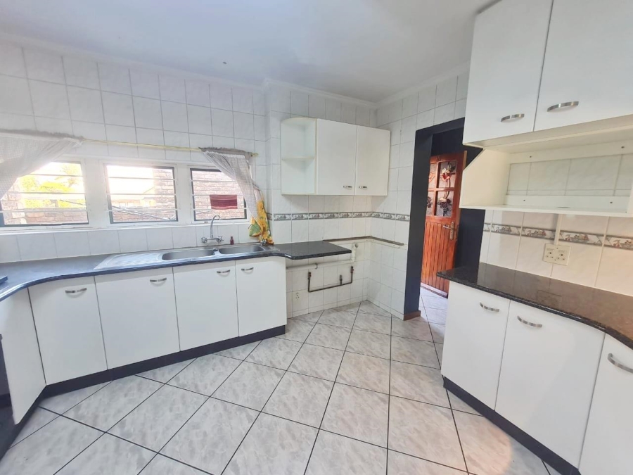 3 Bedroom Property for Sale in Die Hoewes Gauteng