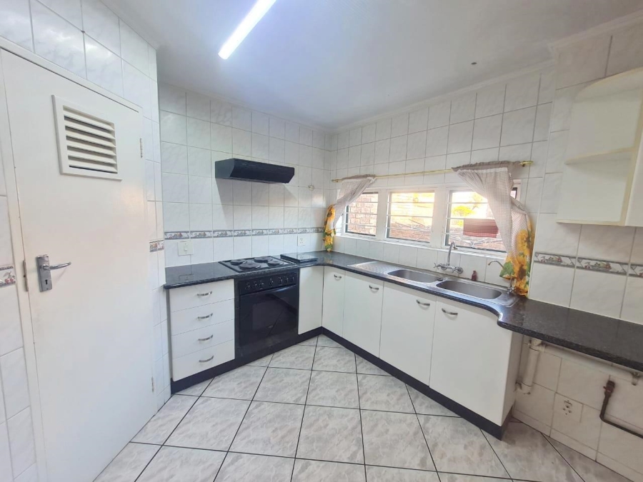 3 Bedroom Property for Sale in Die Hoewes Gauteng