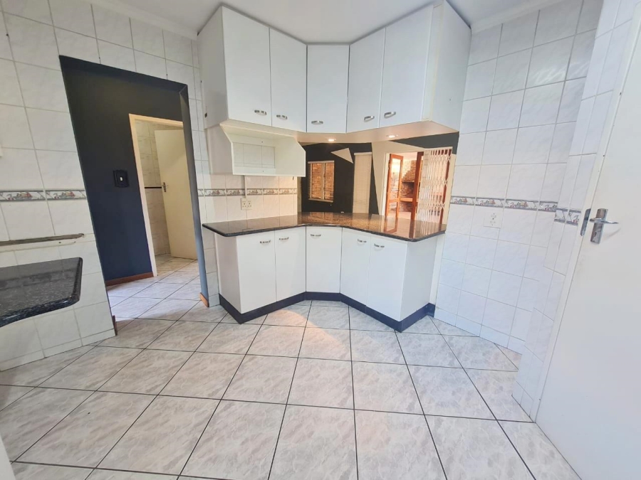 3 Bedroom Property for Sale in Die Hoewes Gauteng