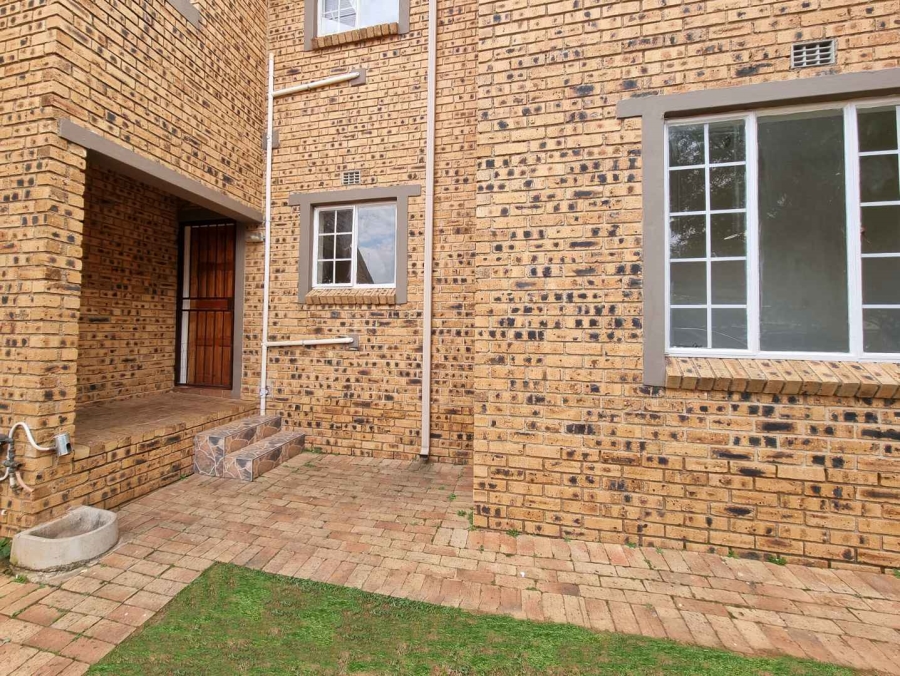 To Let 2 Bedroom Property for Rent in Strubensvallei Gauteng