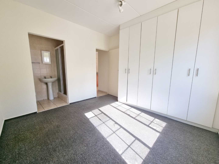 To Let 2 Bedroom Property for Rent in Strubensvallei Gauteng