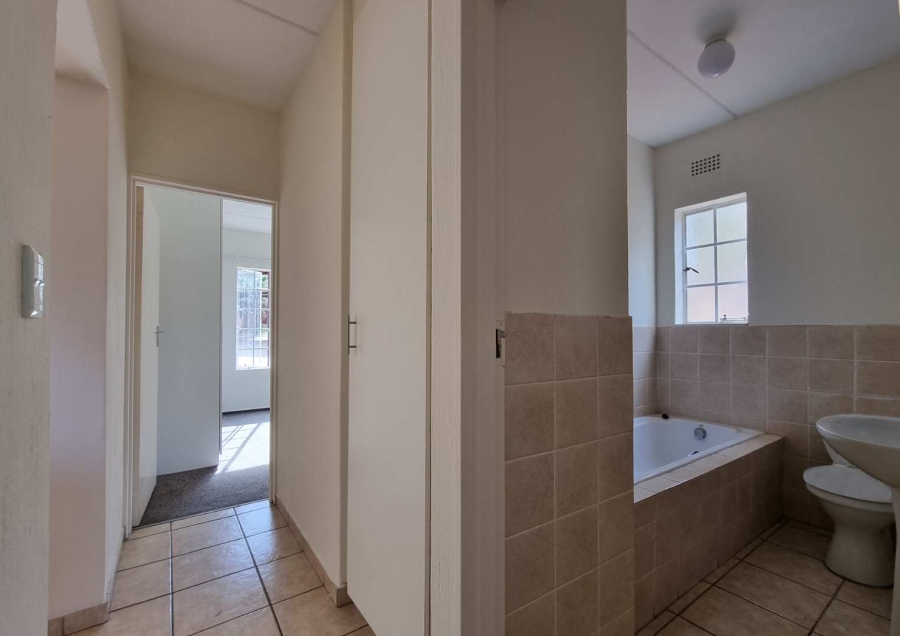 To Let 2 Bedroom Property for Rent in Strubensvallei Gauteng
