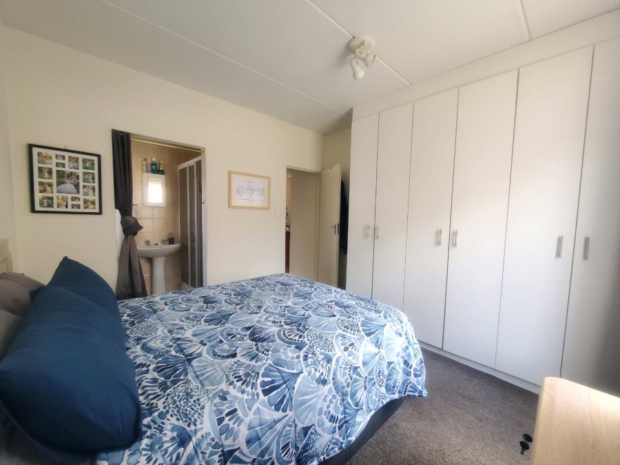 To Let 2 Bedroom Property for Rent in Strubensvallei Gauteng