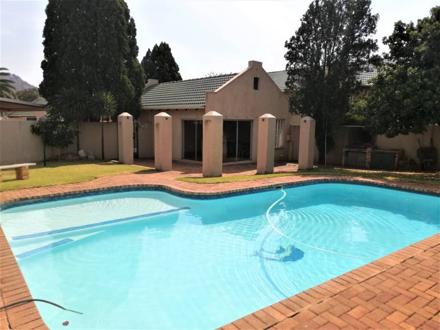 3 Bedroom Property for Sale in Little Falls Gauteng