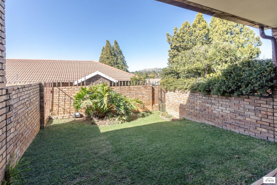 To Let 2 Bedroom Property for Rent in Weltevreden Park Gauteng
