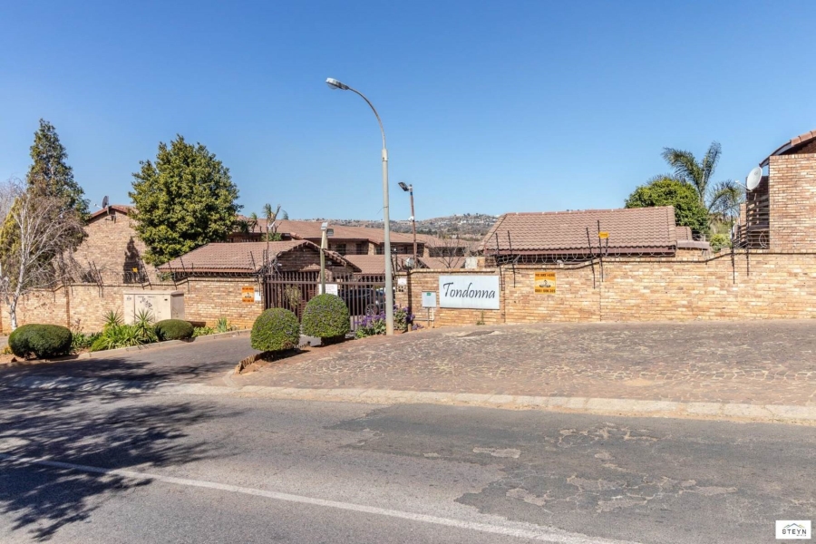 To Let 2 Bedroom Property for Rent in Weltevreden Park Gauteng