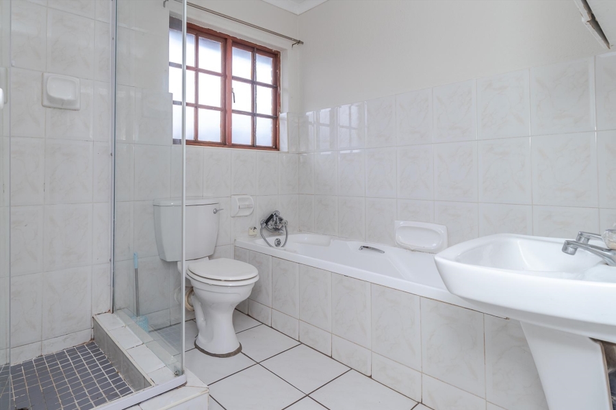 To Let 2 Bedroom Property for Rent in Weltevreden Park Gauteng
